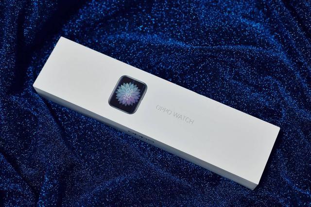 oppowatch2包装盒,oppowatch2 依照惯例,还是先稍微开箱一下,oppo watch的包装盒非常简约,只有一个