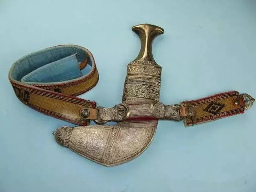 十九世纪的阿拉伯重器造型奇特的嘉比亚弯刀