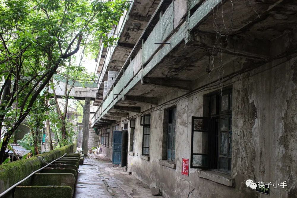 的一栋办公楼小南海水泥厂,创建于70年代,是根植于重庆的老牌本土企业