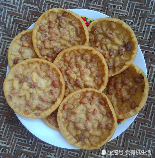 广西平南油炸小吃"花生饼",酥脆可口,是平南人从小吃到大的老味道!