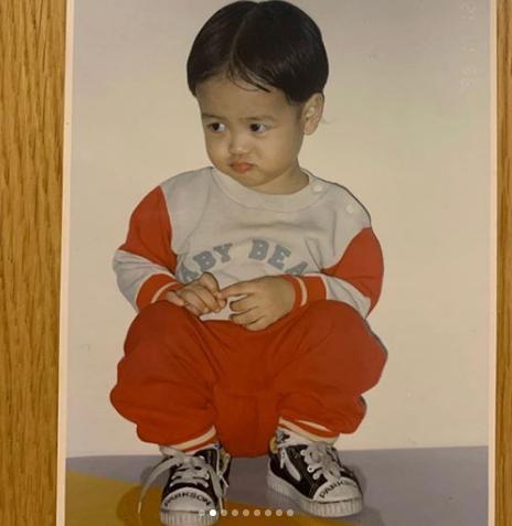 多张旧照片,王嘉尔三种语言祝妈妈生日快乐,并称:我妈最漂亮