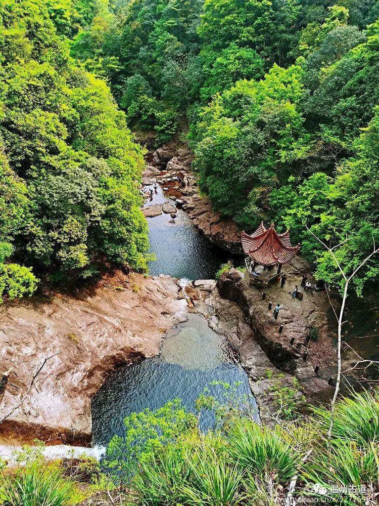 花岩国家森林公园位于瑞安市高楼镇,是瑞安市寨寮溪风景名胜区的重要