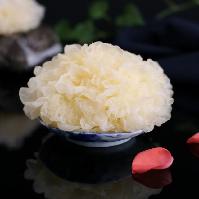 白木耳的功效与作用有哪些呢?下面来看看吧