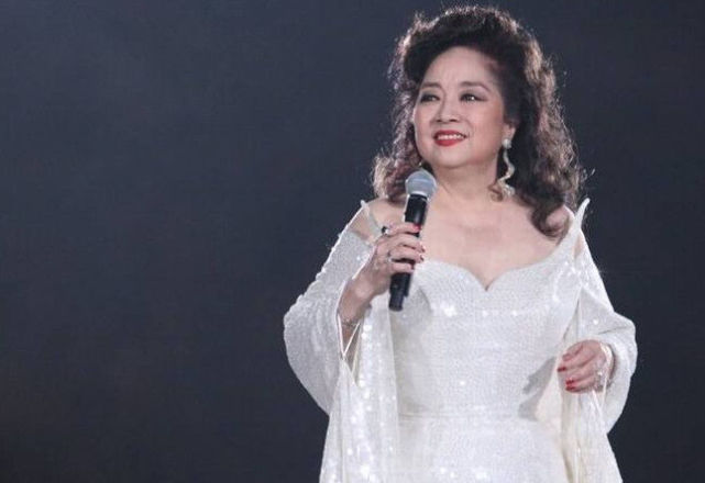 也绝不更改中国籍,春晚曾为她破例,如今70岁仍孤身一人|春晚|徐小凤