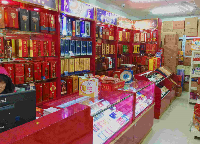 烟酒茶店并不见有多少客人,为什么老板那么有钱?看完不淡定了