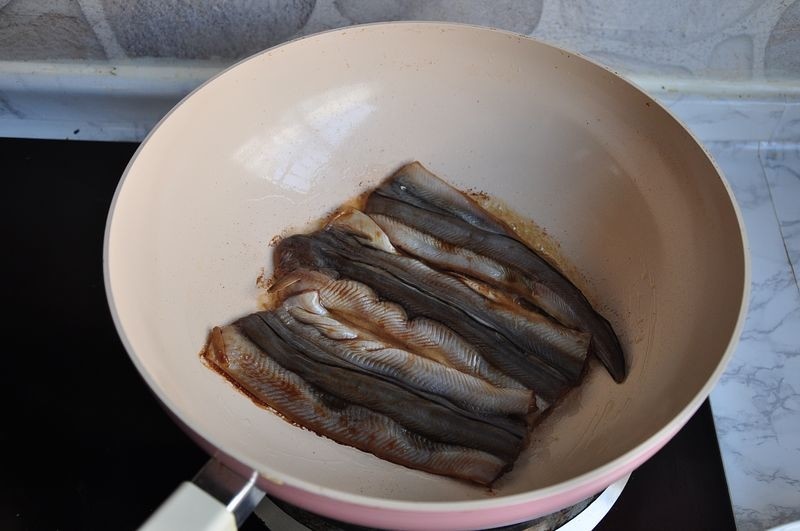 把七块钱一斤的鳗鱼做出日式餐馆的高级感,只因一碗料