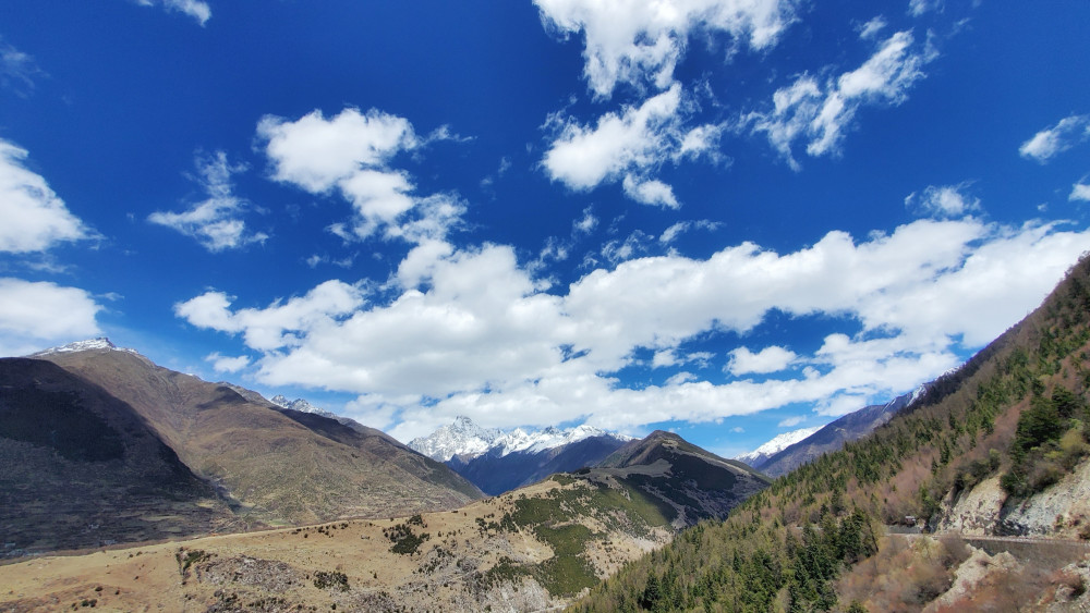 四川有四座非常神秘的山,风景极美,关于它们还有一个恐怖的传说