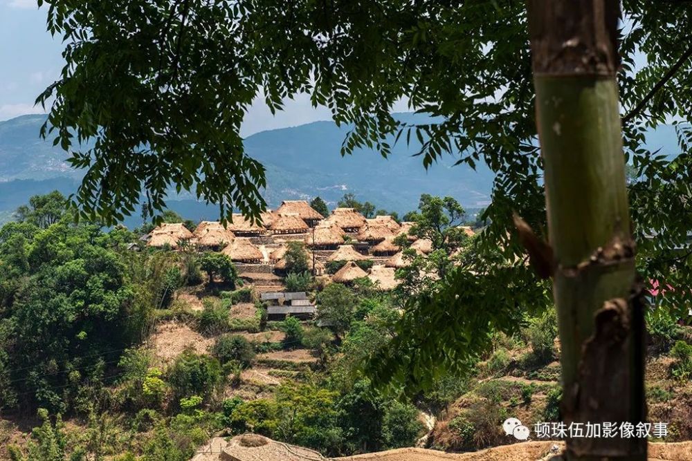 左都,隐藏在大山深处的佤族寨子