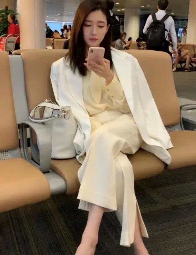 30岁的女士怎么穿?温柔优雅有格调,江疏影三套质感私服就搞定