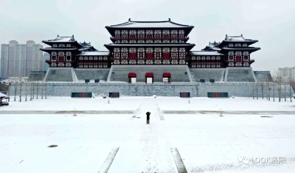 2月6日降雪,疫情之下的应天门北广场就一个人.