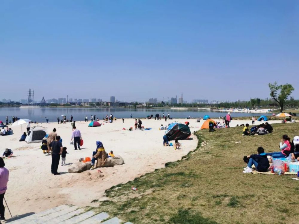 西咸"小马尔代夫"——阳光城滨河公园 阳光,沙滩,碧水… 你记忆中海岛