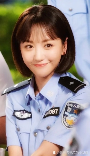 李沁穿警服,范冰冰穿警服,看到她穿警察服:能抓得到坏人就怪了