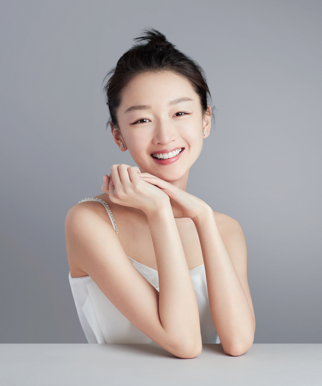 周冬雨成为兰蔻品牌代言人!妥妥的90后小花第一系列