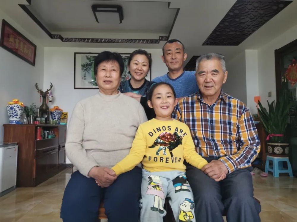 一人在家进行了自我隔离她让丈夫带着孩子去母亲家暂住为了防止可能