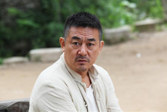 55岁演员李洪涛近况,与妻子相爱30余年,儿子是大家熟悉的演员