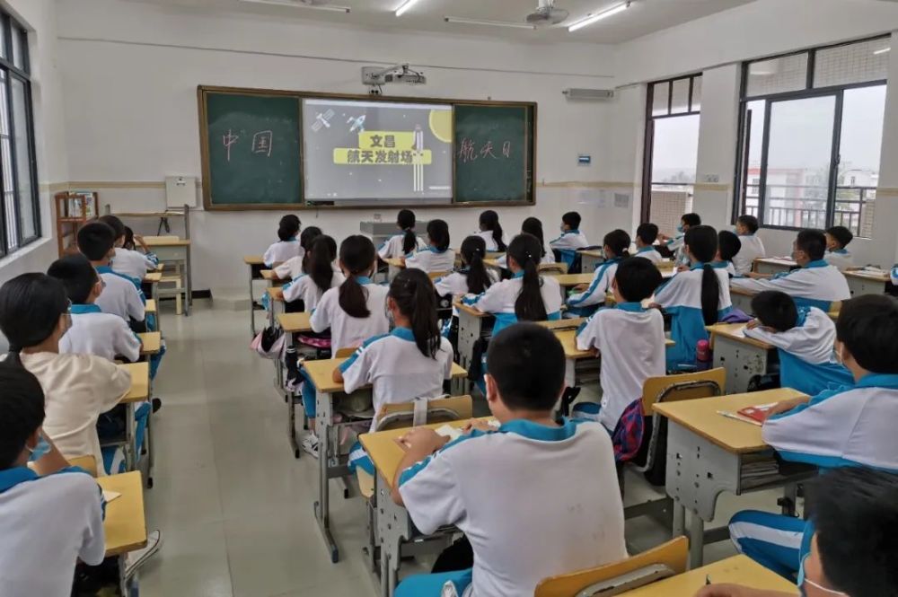 联东中学小学部六年级 熊芳萍老师 摄