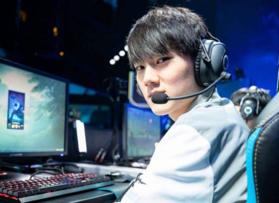 lol:jkl与电竞选手的悲哀,全家人把他当货品,价高者得