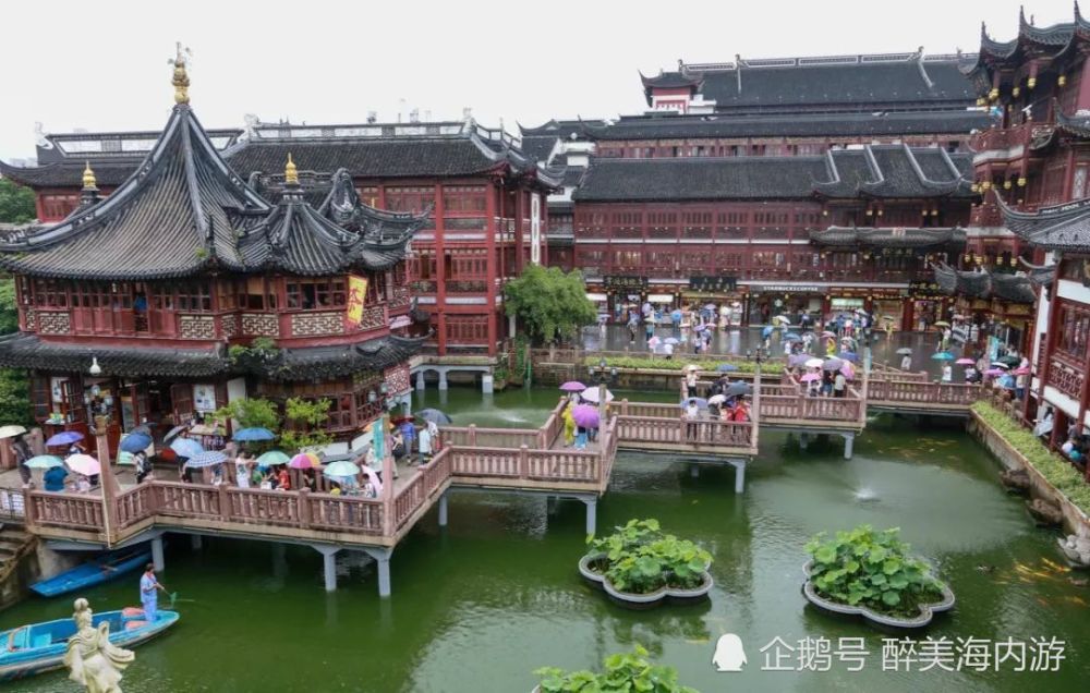 旅游景点自然也不会少,如果跟团旅游的话建议游玩上海,苏州,杭州,还有