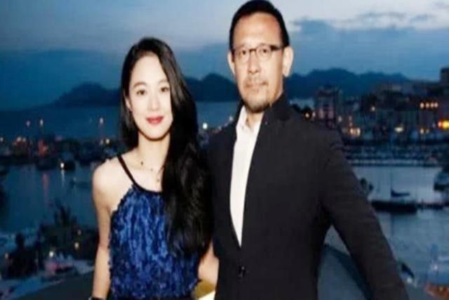 姜一郎长相十分秀气,不像爸爸的粗犷,而且女孩的性格十分自立,骨子里
