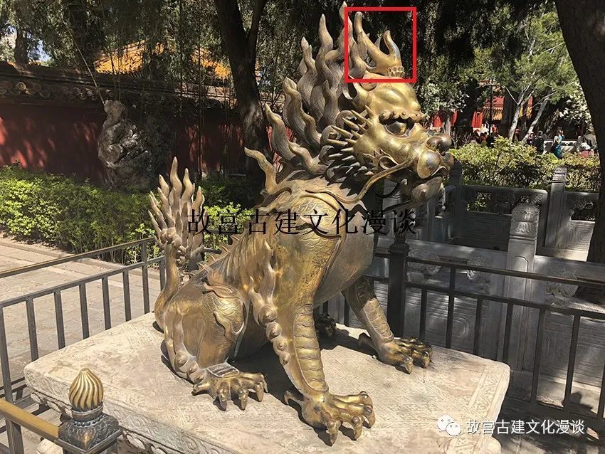 故宫御花园内的铜獬豸造像