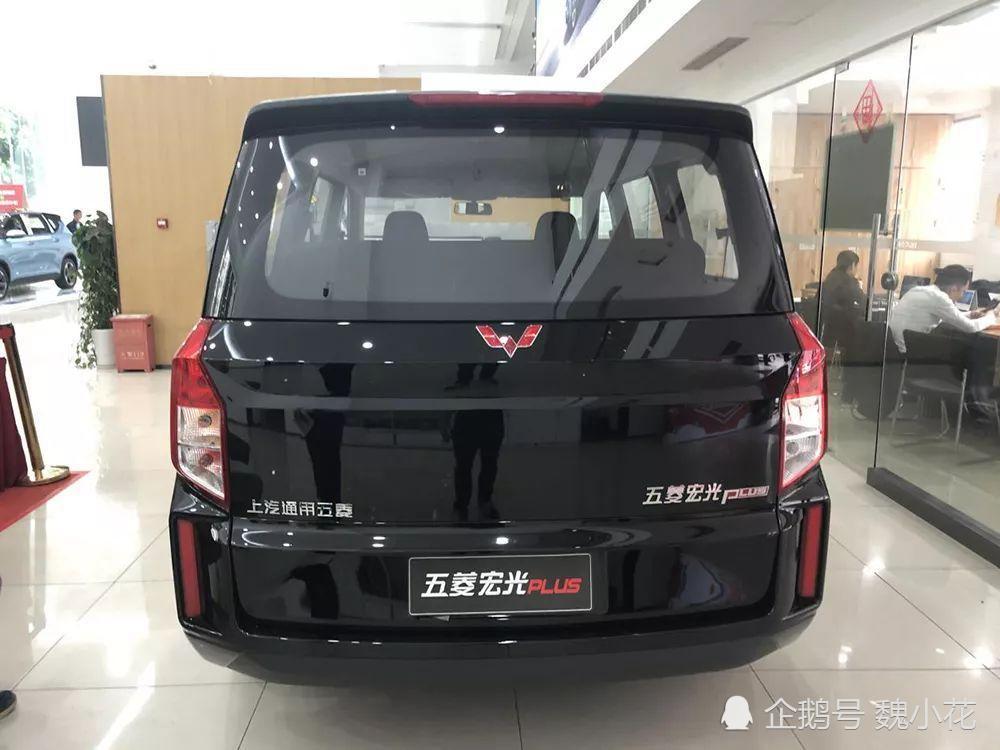 首辆"五菱宏光plus"黑武士到店,内饰终于不再廉价,或延续火爆势头!