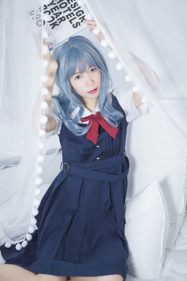 二次元jk制服:学长我头发颜色好看吗,如果不好看我就