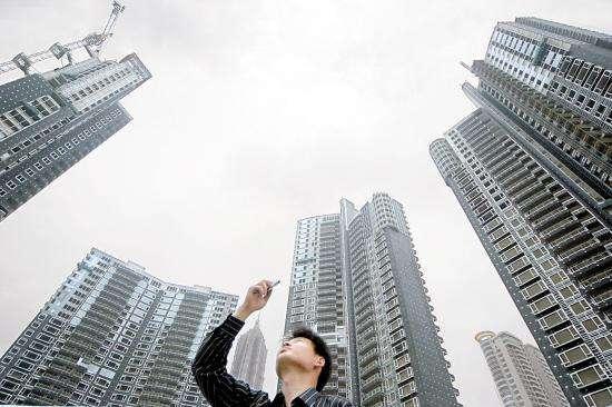 今年不能再“闭眼”买房了！楼市释放两大信号，王健林预言成真？