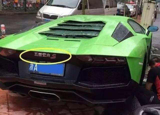 经济实用的五菱宏光,为何成为了"网红"神车?连跑车都挂它的logo