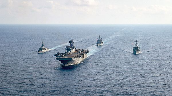一艘盟国军舰来援就让美军激动了，“美国”号还能在南海折腾几天？