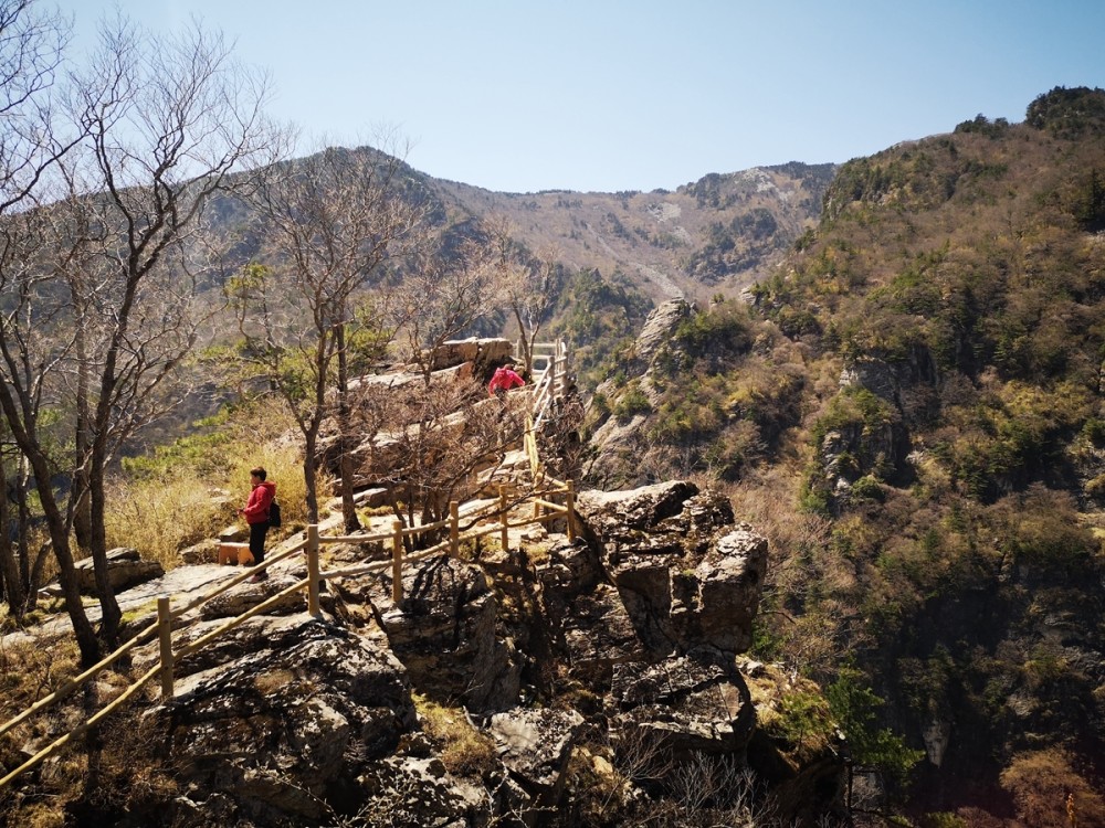 西安自驾一小时,穿越秦岭终南山隧道,牛背梁是个好地方