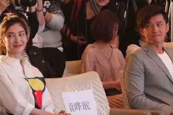 明星遇到前任的反应:胡歌偷看,邓超红脸,郑爽让人心疼