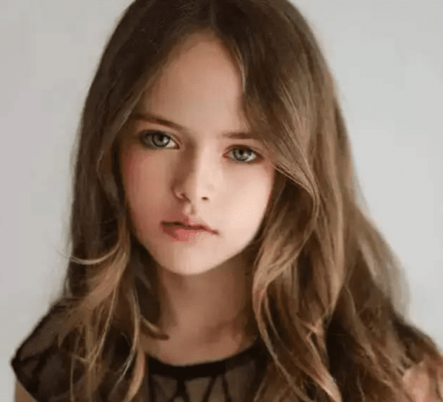 pimenova,于2005年出生于俄罗斯,曾多次被评为"世界上最美丽的小女孩"