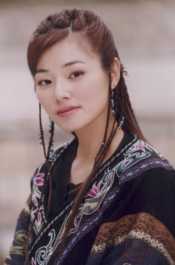 出道前10年里,陈怡蓉主要在台湾活动, 和林志颖合作了《书剑情侠柳三