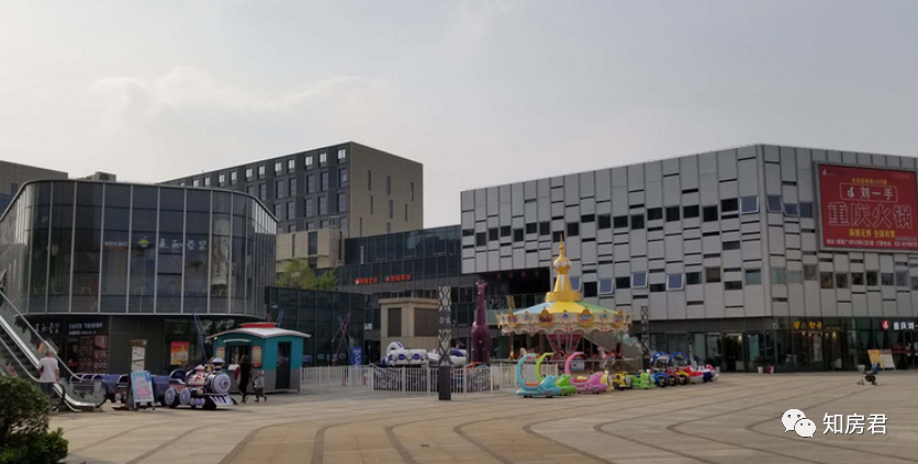 商业方面,附近有博隆商业广场,朋联国际购物中心,虹桥宝龙城,新尚
