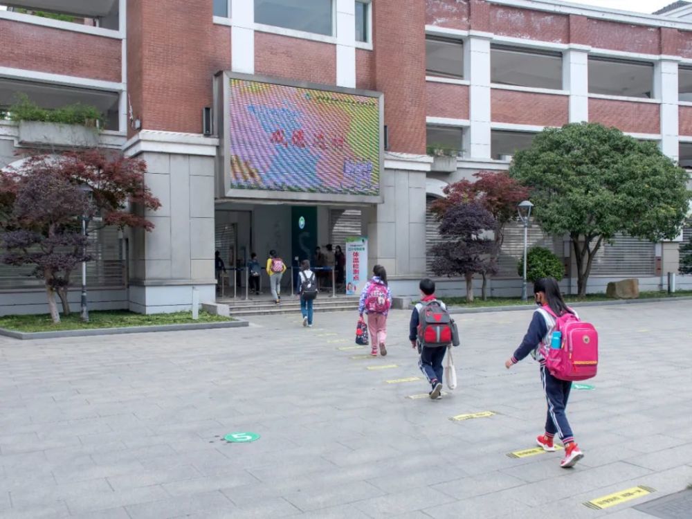 东风小学,陈仰洲 摄