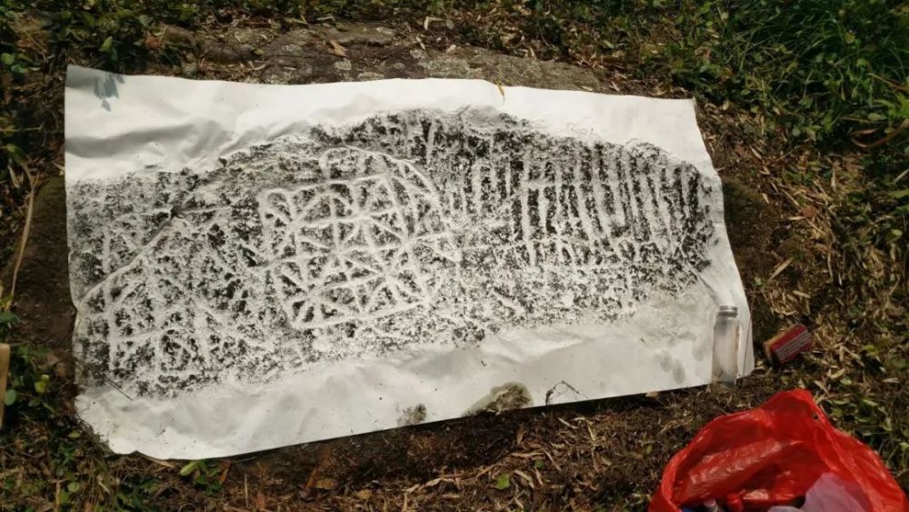 这里的画面刻痕比阳屏岩画更加清晰可辨.