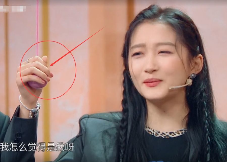 喜欢“无痕美甲”的3位女明星，明明很贵却像没做过，贫穷限制我的想象