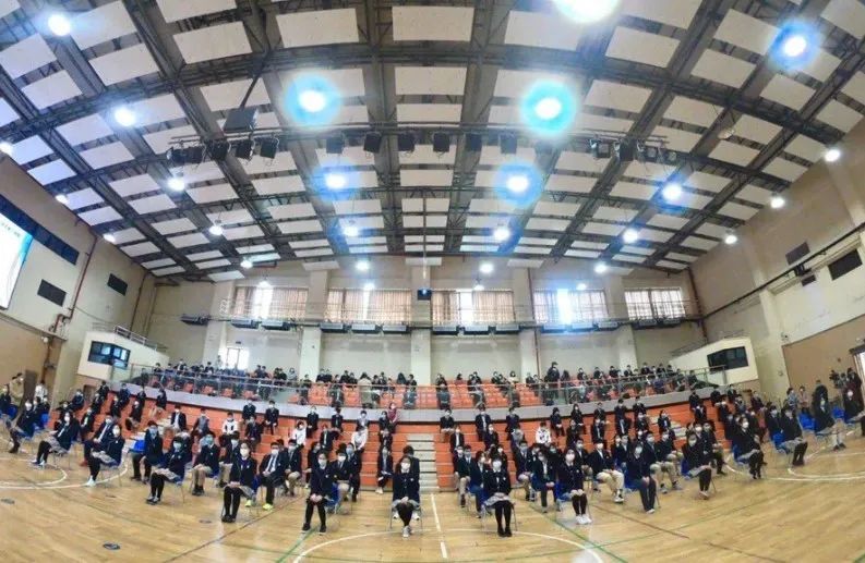 "上海小囡开学了…体育课怎么上?午饭怎么吃?点进来看