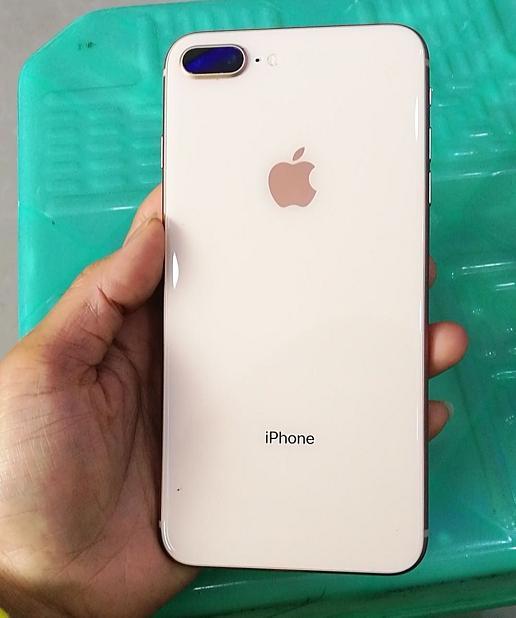 iphone8p虽然性能不如iphonese但其他配置都比它强