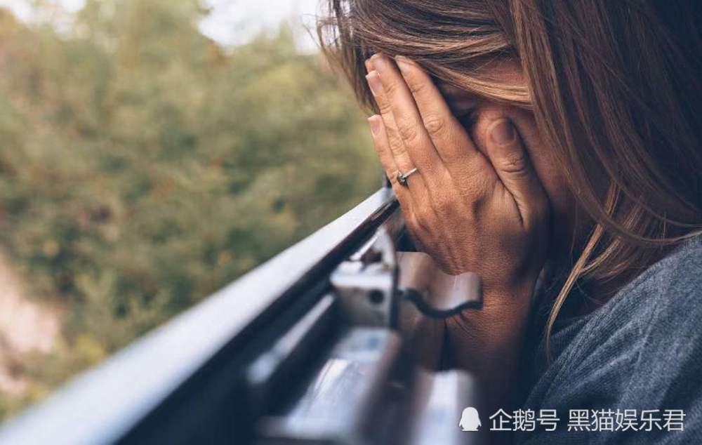 梦见两个一丝不挂的女人在外面戏耍，梦境背后的深层含义与解析