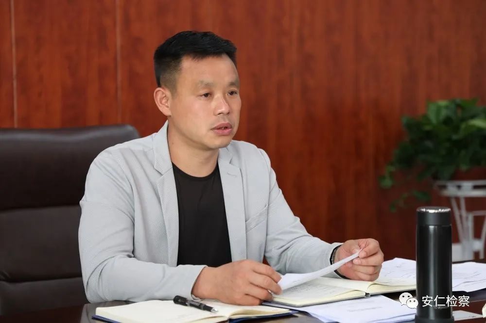 上接"天线",下接"地气" ,落实落细扫黑除恶专项斗争工作