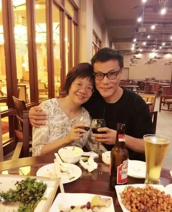 李国庆这一年:发信到摔杯夺印，一度表示不会回当当