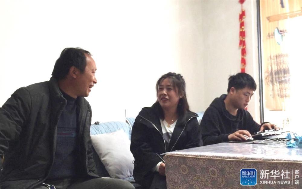 新生贫困人口_贫困人口图片(2)