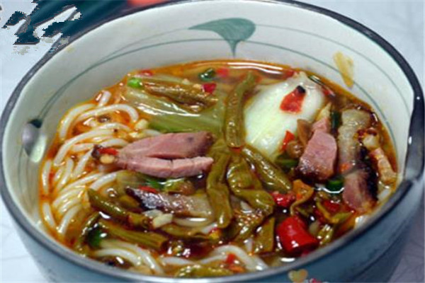 腊肉酸豆角煮米线