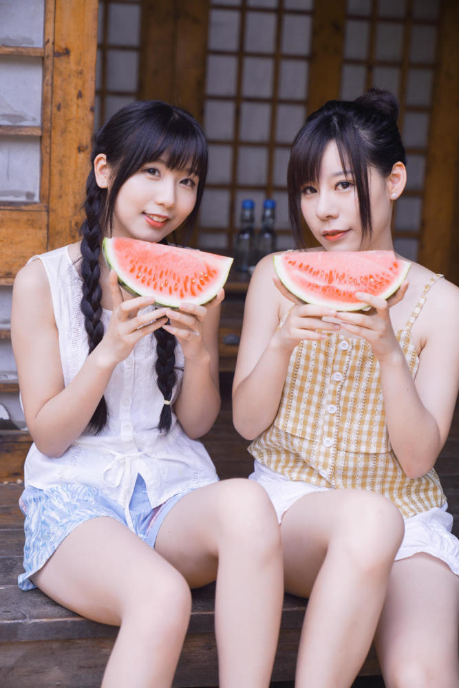 索尼影赛春色月#a7r4 拍摄闺蜜西瓜少女