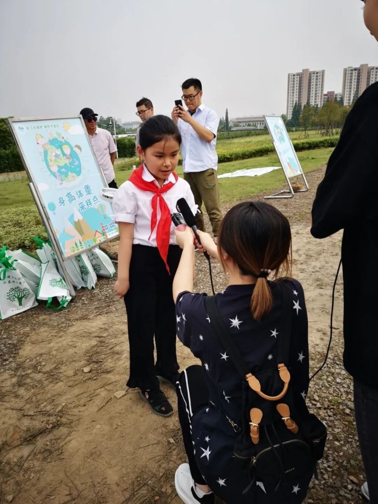 2019年5月,张云芊参加镇江市长江大保护绘画活动,作品名称《保护长江