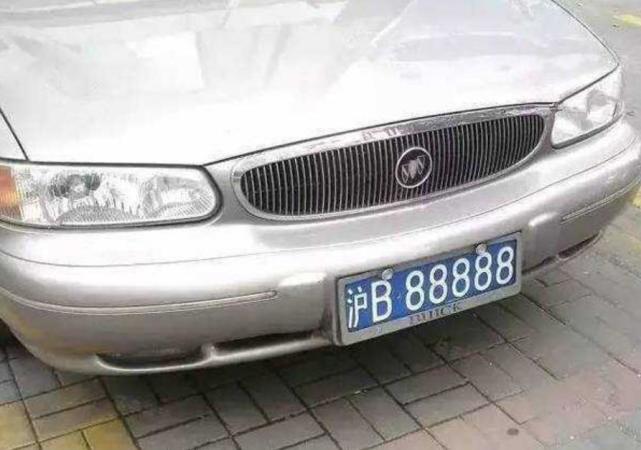沪b88888,从小别克到大奔驰,车子越换越贵,车牌价值比肩顶级豪车