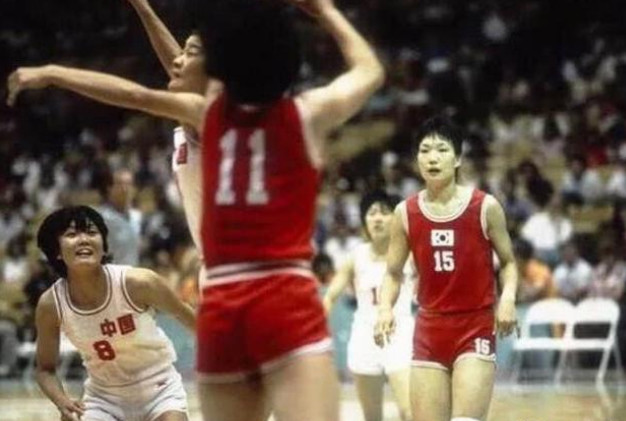"左手刀"邱晨:与宋晓波齐名的女篮队长,两度获得世界大赛季军