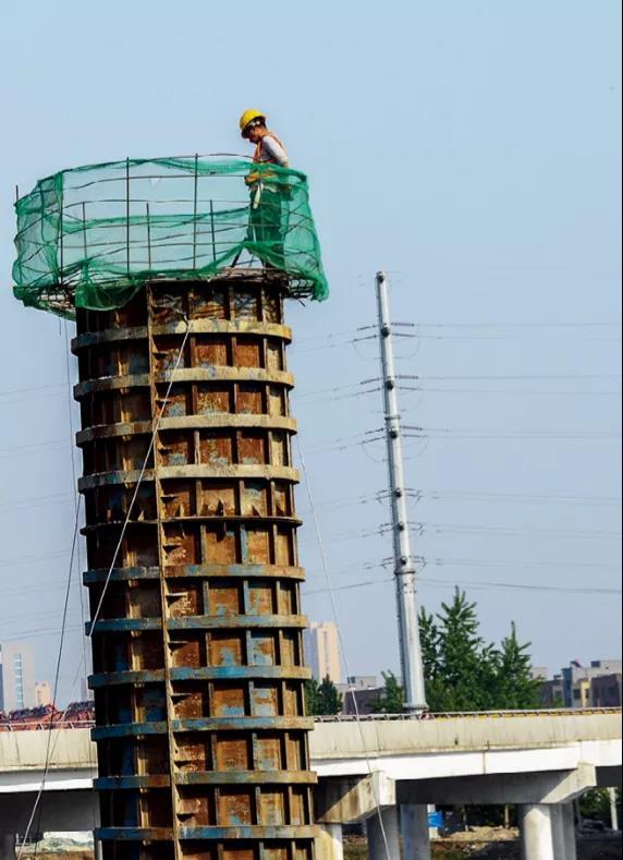 疫情强压下中国欲力保GDP增长,10万亿刺激计划