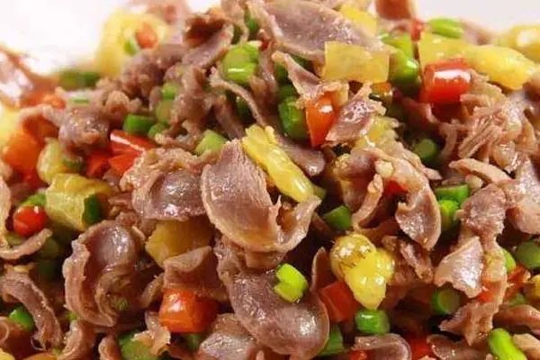 风味的家常小炒;待客必备的爆炒鸡杂,香辣无比